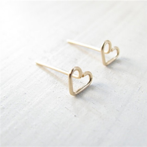 Heart Gold Color Stud Earrings - Picture 4 of 4